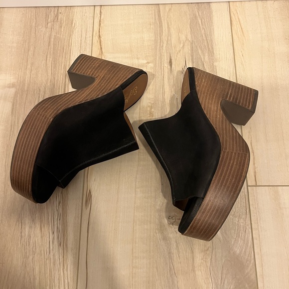 Seychelles Black Mules with Brown Wooden Heel - Picture 3 of 5